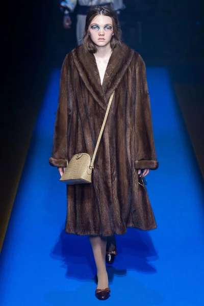 Look 17